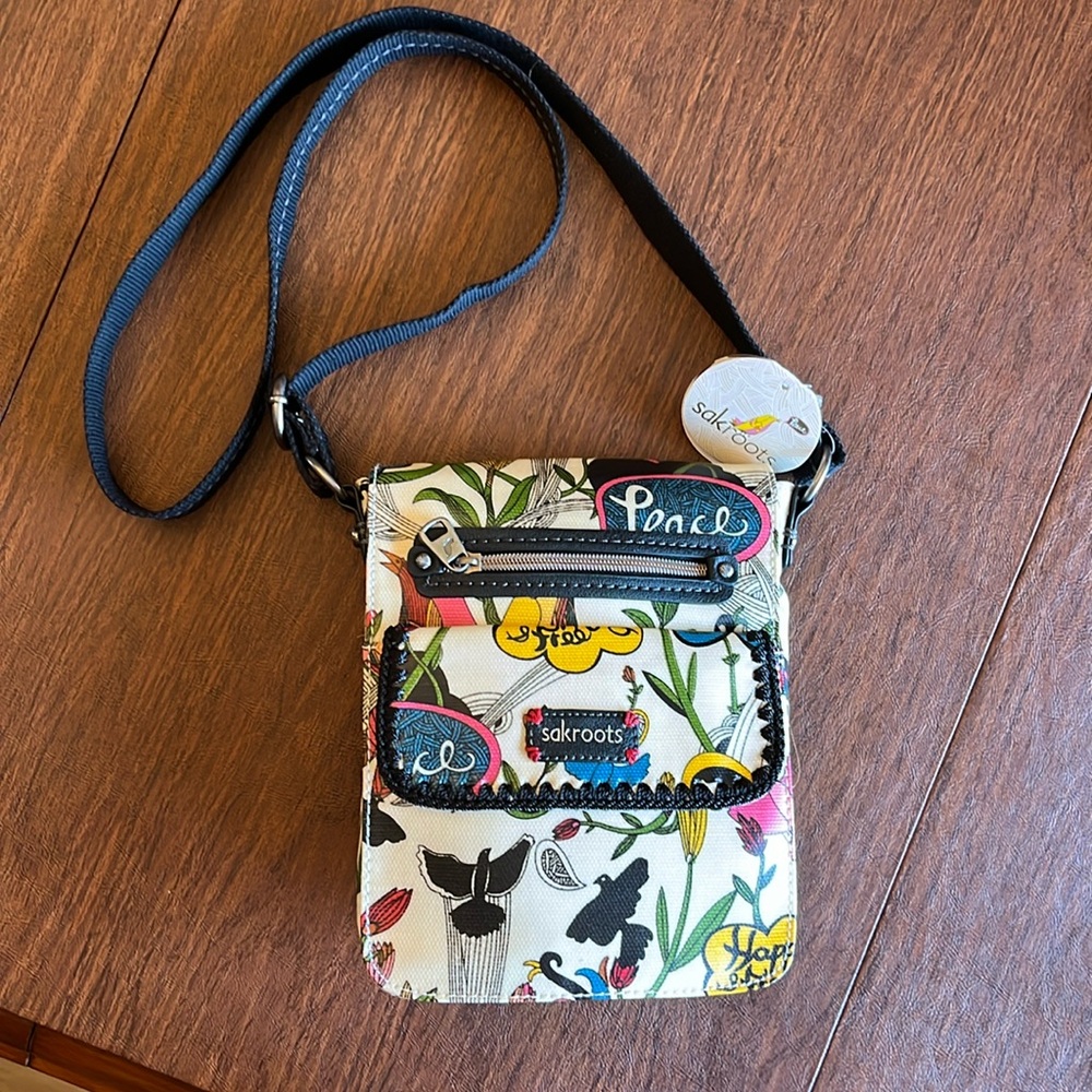 Sakroots NWT Peace Artist Circle Crossbody bag NEW